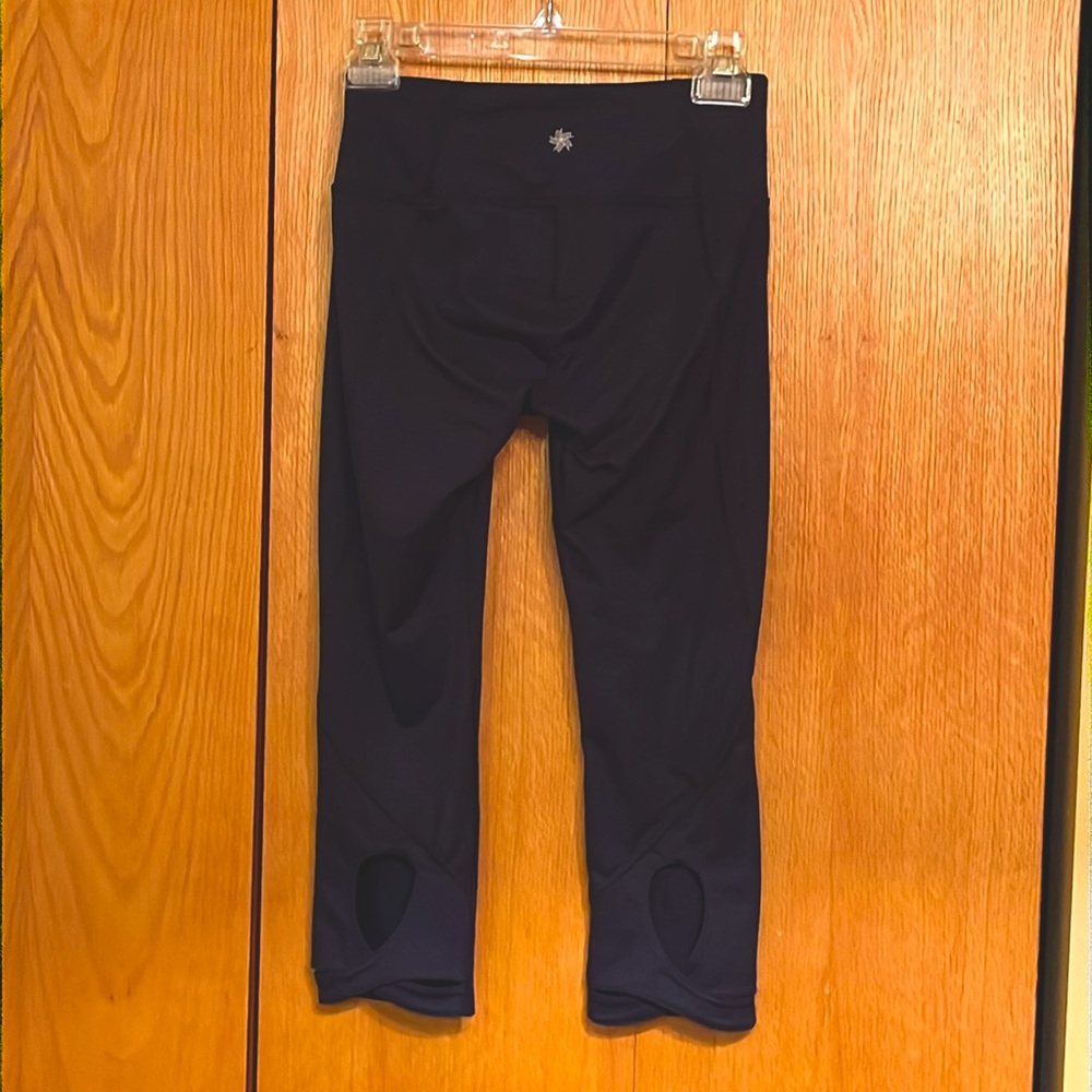 Tek Gear XS navy blue capri seamed leggings Dry Tek open loop calf area EUC